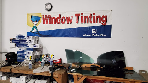 Car Wash «Logan Square Hand Car Wash & Detailing», reviews and photos, 2436 N Milwaukee Ave, Chicago, IL 60647, USA