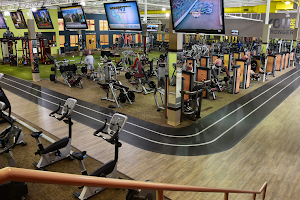 Gold's Gym image