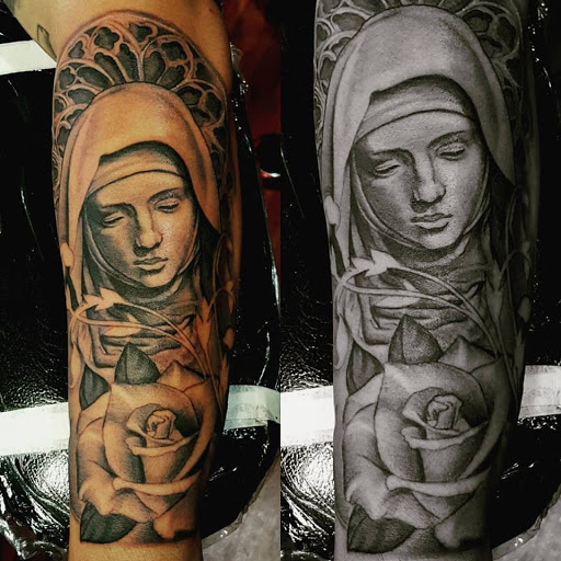 Explore daddy daughter tattoos ideas, creative tattoo ideas in Tulia, available at Mister Placasos Tattoo Shop