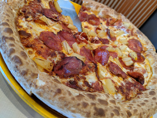 Pizza Restaurant «Round Table Pizza», reviews and photos, 186 Northgate Dr, San Rafael, CA 94903, USA