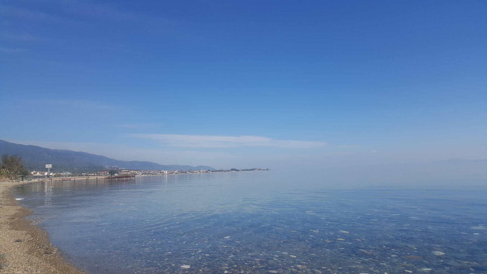 Photo de Breeze Cafe beach avec rivage droit, long