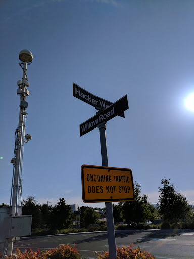 Tourist Attraction «Facebook Thumbs Up Sign», reviews and photos, 1 Hacker Way, Menlo Park, CA 94025, USA