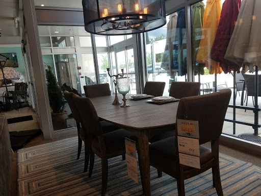 Furniture Store «Art Van Furniture - Auburn Hills», reviews and photos, 4612 Baldwin Rd, Auburn Hills, MI 48326, USA