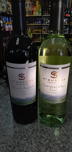 Liquor Store «Wine Vault», reviews and photos, 2 Fairbanks St, Framingham, MA 01701, USA