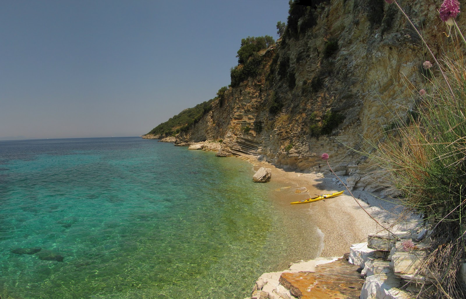 Foto von Dei 4  beach mit türkisfarbenes wasser Oberfläche