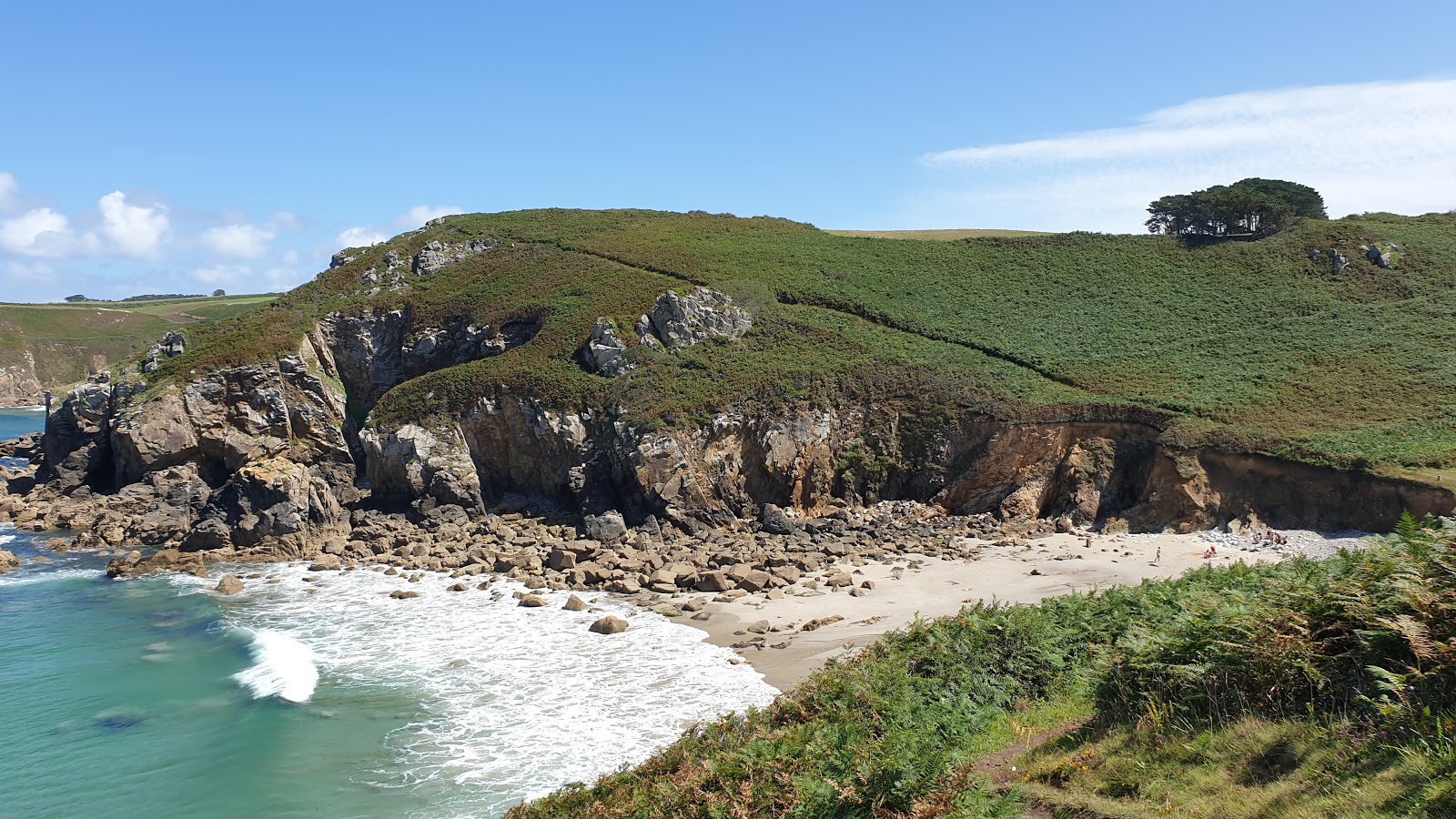 Photo de Plage de Lesven avec petite baie