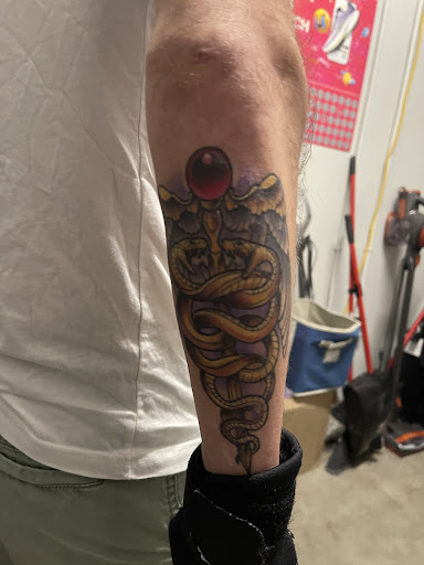 Explore honey pot tattoo ideas, creative tattoo ideas in Orlando, available at Hart & Huntington Tattoo Co. Orlando