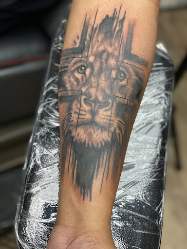 Explore 3 sister tattoo ideas, creative tattoo ideas in Chattanooga, available at Chattanooga Tattoo Company