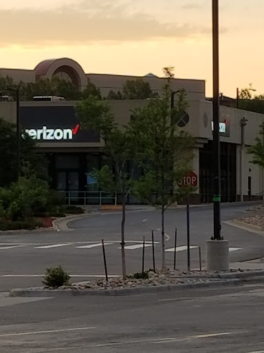 Cell Phone Store «Verizon», reviews and photos, 8461 S Yosemite St Ste 101, Lone Tree, CO 80124, USA