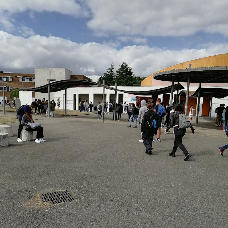 Lycée Public Polyvalent LES BOURDONNIÈRES