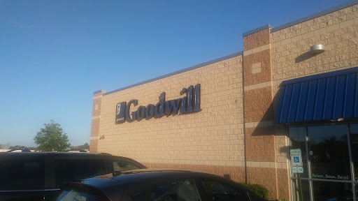 Non-Profit Organization «Goodwill Store & Donation Center», reviews and photos, 351 E Roosevelt Rd, Lombard, IL 60148, USA