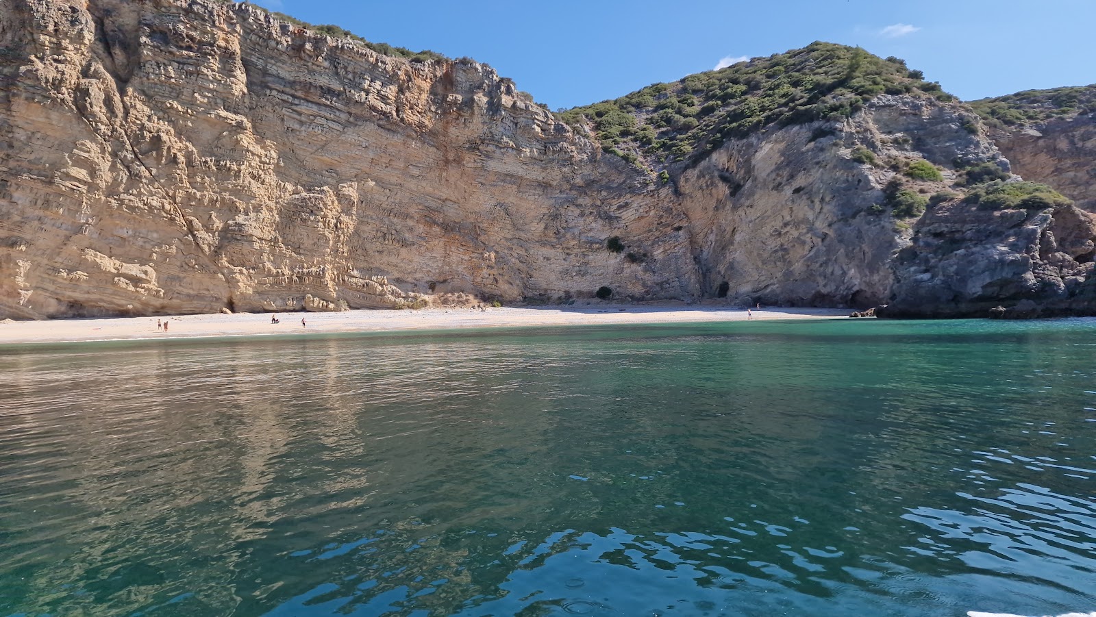 Photo de Praia do Ribeiro do Cavalo - endroit populaire parmi les connaisseurs de la détente