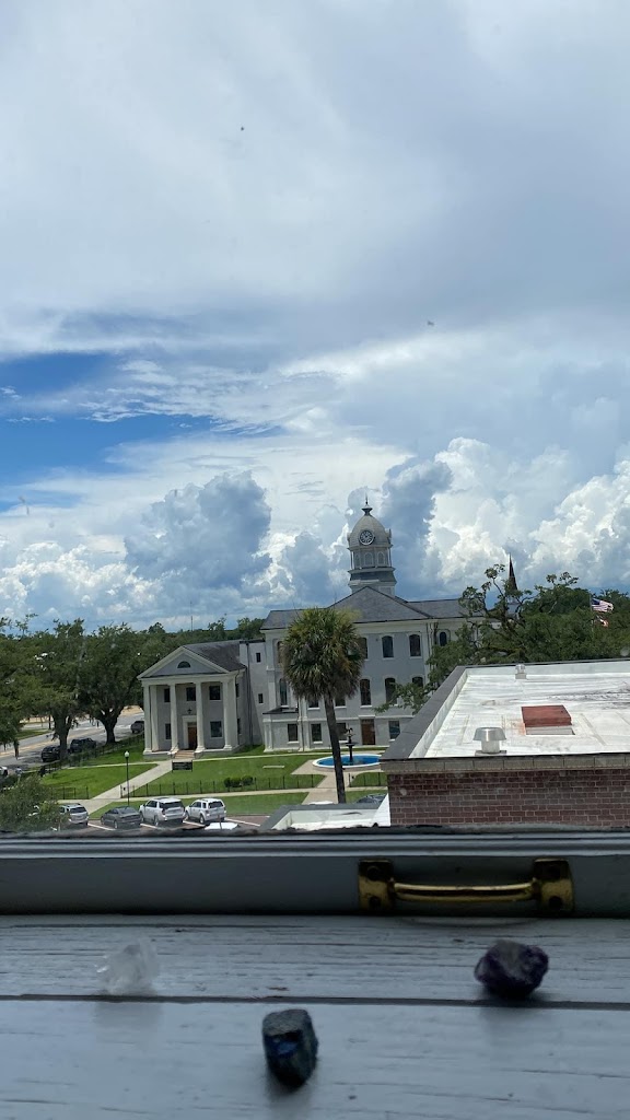 Vi’s Nail Studio 31792