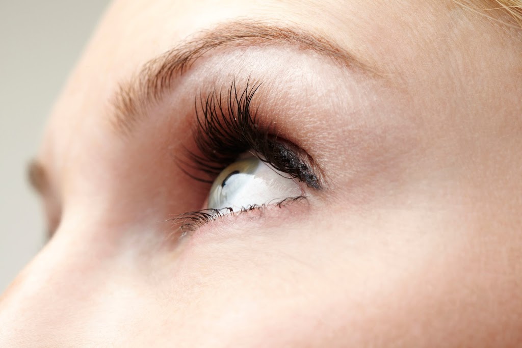 Eyelash Delivery 84117