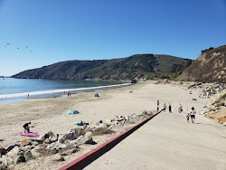 Olde Port Beach'in fotoğrafı uçurumlarla desteklenmiş