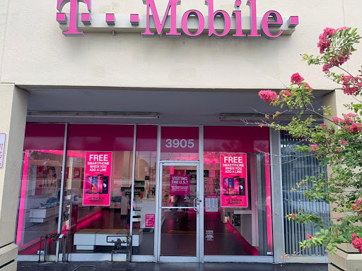 Cell Phone Store «T-Mobile», reviews and photos, 3905 W Oakland Park Blvd, Lauderdale Lakes, FL 33319, USA