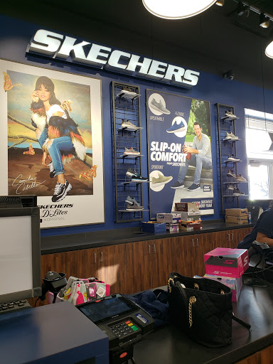 Shoe Store «SKECHERS Factory Outlet», reviews and photos, 4801 W North Ave, Chicago, IL 60639, USA