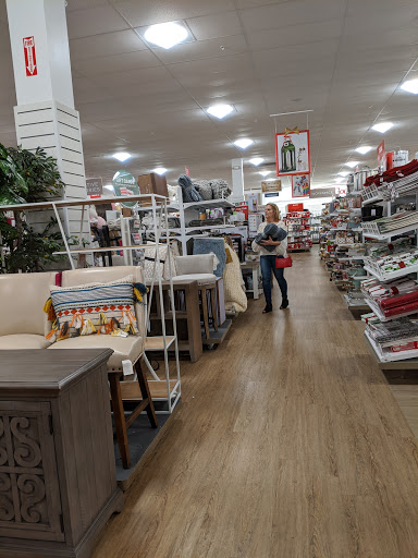 Home Goods Store «HomeGoods», reviews and photos, 7937 113th St, Seminole, FL 33772, USA