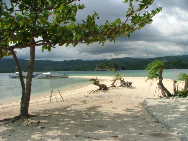 Foto van Aslom Island Beach met ruim strand