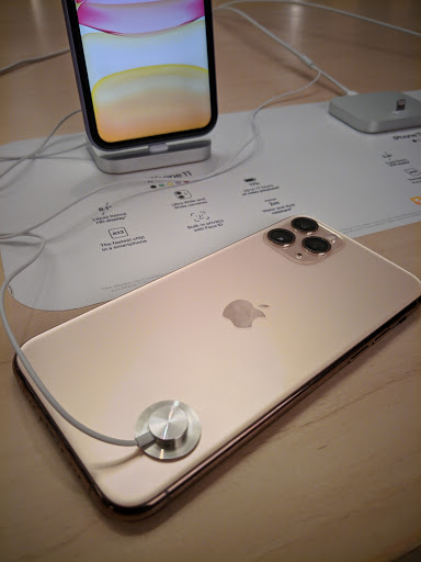 Computer Store «Apple Main Place», reviews and photos, 120 W Jefferson Ave, Naperville, IL 60540, USA