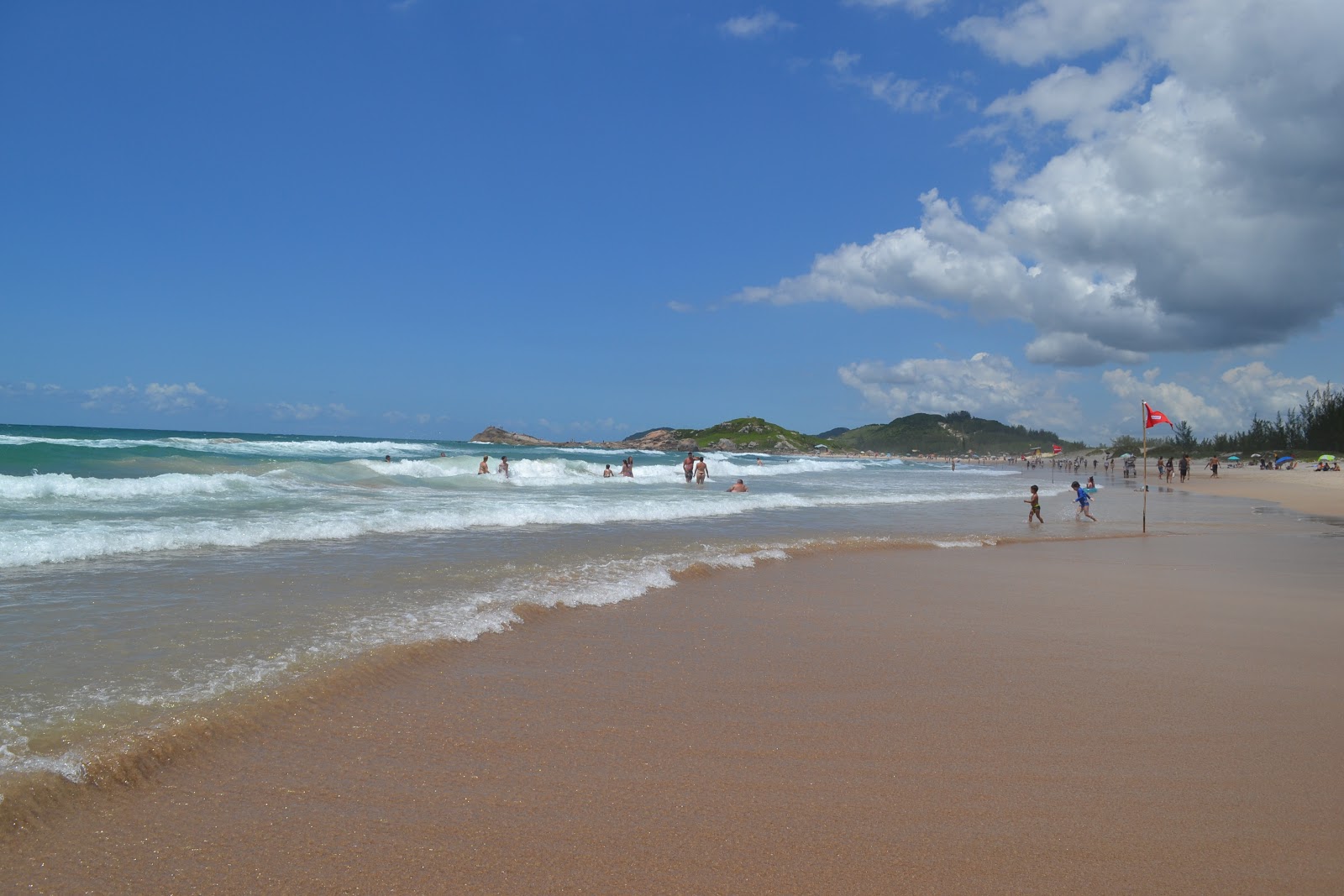 Praia da Ferrugem的照片 具有非常干净级别的清洁度