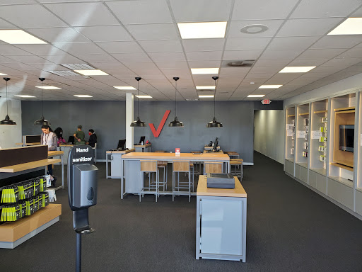 Cell Phone Store «Verizon», reviews and photos, 26 Northfield Ctr, Whiteville, NC 28472, USA