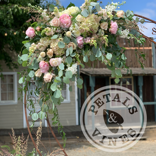 Florist «Petals & Vines», reviews and photos, 410 Main St E, Monmouth, OR 97361, USA