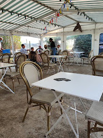 Atmosphère du Restaurant de fruits de mer La cabane du Feneau à La Couarde-sur-Mer - n°3