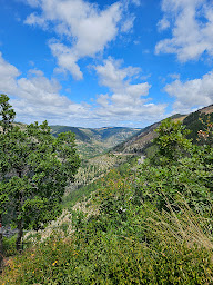 Photo n°20 de Le Saltadou : Panorama du cirque de Saint-Chély-du-Tarn à Gorges du Tarn Causses ()