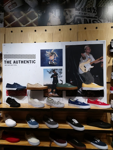 Shoe Store «Vans», reviews and photos, 300 Monticello Ave #121, Norfolk, VA 23510, USA