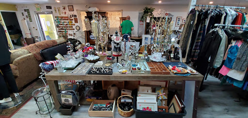 Thrift Store «Dog Junkies Thrift Store», reviews and photos, 4611 N Rancho Dr, Las Vegas, NV 89130, USA