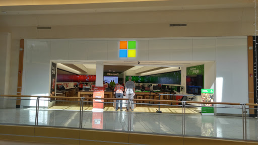 Computer Store «Microsoft Store - International Plaza», reviews and photos, 2223 N Westshore Blvd, Tampa, FL 33607, USA