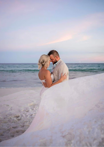 Bridal Shop «Regiss Bridal & Prom - Louisville», reviews and photos, 4216 Outer Loop, Louisville, KY 40219, USA