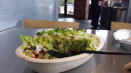 Mexican Restaurant «Chipotle Mexican Grill», reviews and photos, 775 NW Gilman Blvd, Issaquah, WA 98027, USA