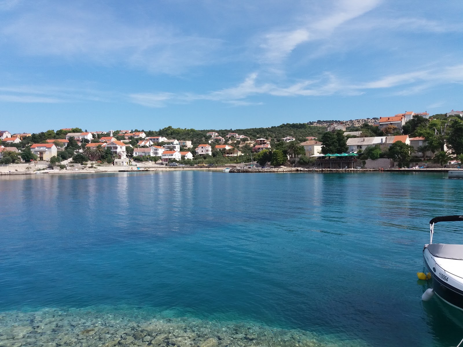 Foto von Jebodrom beach und die siedlung