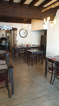 Atmosphère du Restaurant Le Mithan à Saint-Genis-Laval - n°9