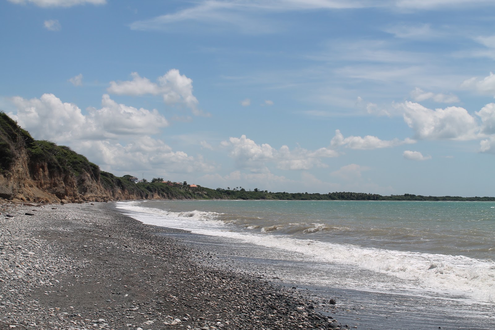 Zdjęcie Sombrero beach z powierzchnią szary piasek