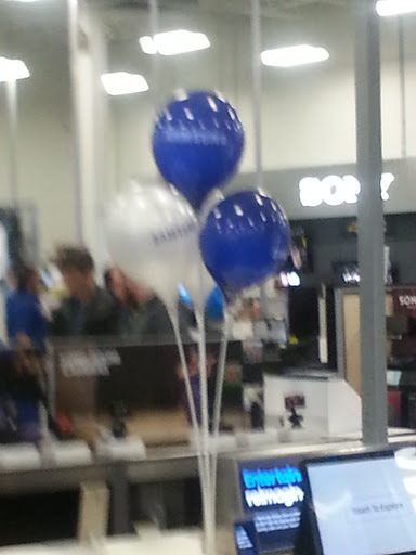 Shopping Mall «North & Sheffield Commons», reviews and photos, 1000 W North Ave, Chicago, IL 60642, USA