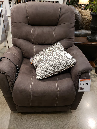 Furniture Store «Ashley Furniture HomeStore», reviews and photos, 2028 N Tomahawk Island Dr, Portland, OR 97217, USA