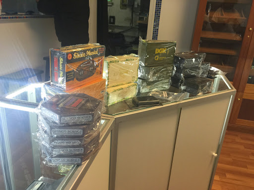 Tobacco Shop «Harbor Glass & Fine Tobacco», reviews and photos, 409 W Ehringhaus St, Elizabeth City, NC 27909, USA