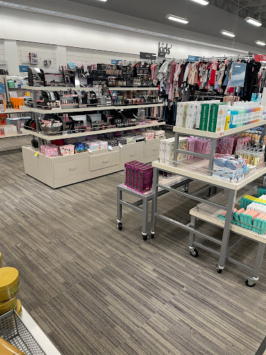 Department Store «Nordstrom Rack Shelbyville Road Plaza», reviews and photos, 4600 Shelbyville Rd, Louisville, KY 40207, USA