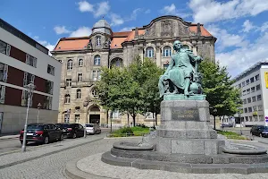 Otto von Guericke Statue image