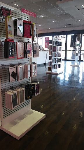 Cell Phone Store «T-Mobile», reviews and photos, 6811 W Peoria Ave Suite 115, Peoria, AZ 85345, USA