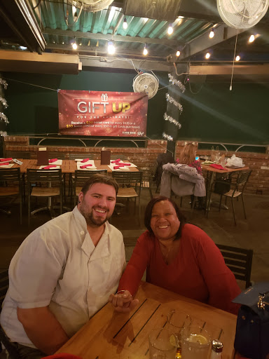 Shopping Mall «Fig Garden Village Shopping Center», reviews and photos, 790 W Shaw Ave, Fresno, CA 93704, USA