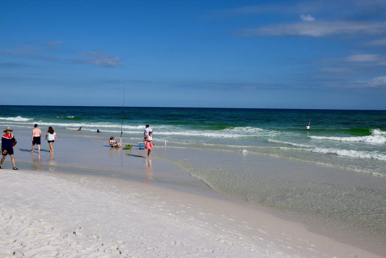 Foto von Navarre Strand und seine wunderschöne Landschaft