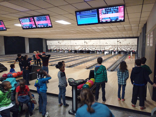 Bowling Alley «Striker Lanes Inc», reviews and photos, 6728 16th St, Berwyn, IL 60402, USA