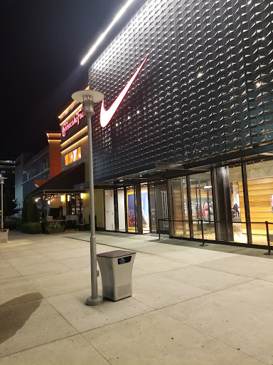 Clothing Store «Nike Lenox», reviews and photos, 3393 Peachtree Rd, Atlanta, GA 30326, USA