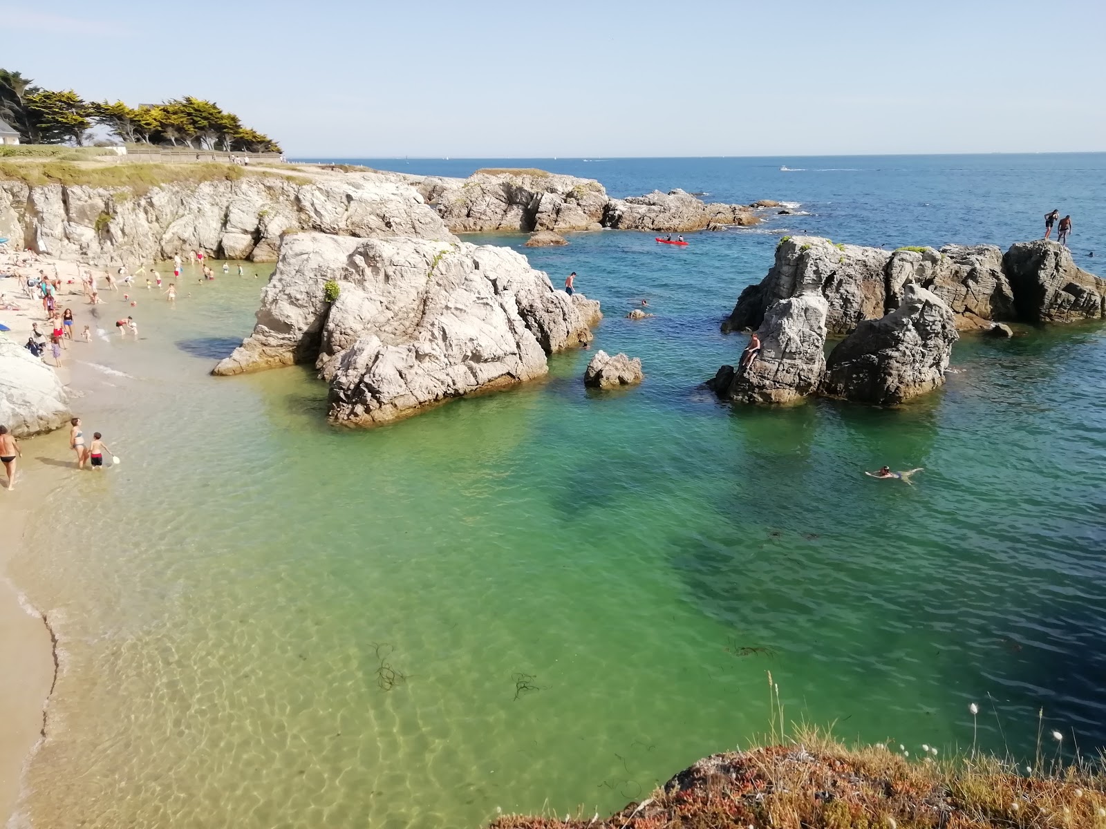 Baie Du Guec beach'in fotoğrafı birden fazla geniş koy ile birlikte