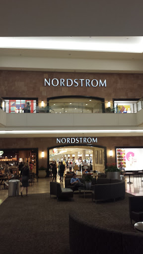 Nordstrom Fashion Show, 3200 Las Vegas Blvd S, Las Vegas, NV 89109, USA, 