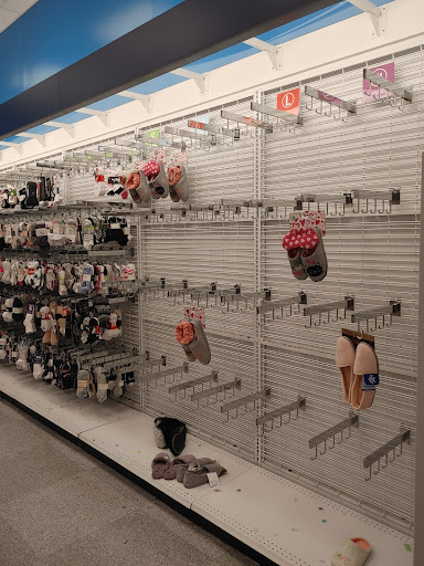 Clothing Store «Ross Dress for Less», reviews and photos, 7065 Cermak Rd, Berwyn, IL 60402, USA